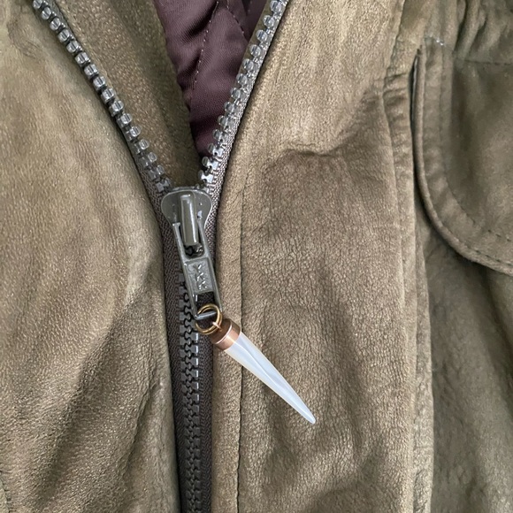 Gorgeous Kemosabe Lone Pine Olive Green Suede Coat with removable fur hood. - Picture 5 of 16